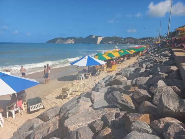 Imagem da orla de Ponta Negra