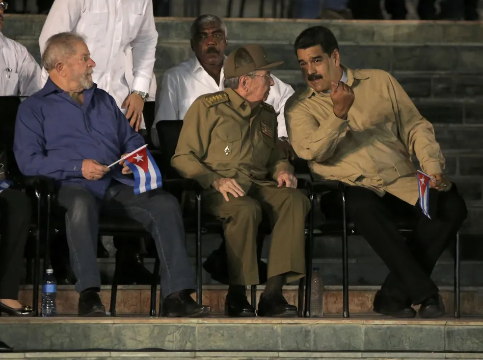 Imagem do presidente Lula com Maduro.