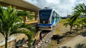 Imagem do trem parado na estação.