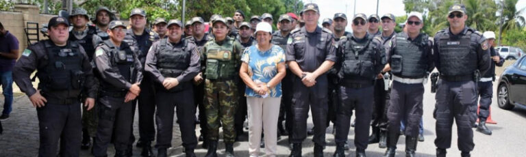 Imagem da governadora do RN, Fátima Bezerra, e policiais militares.